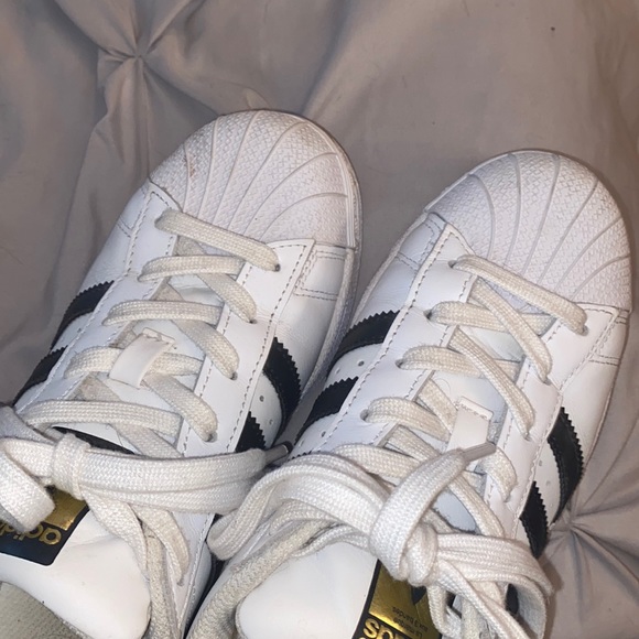 Women Adidas Superstar shoes. Size 6.5. - Picture 3 of 4